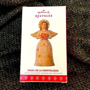 (NIB) Hallmark Keepsake “Ángel de la Hospitalidad” Christmas Ornament